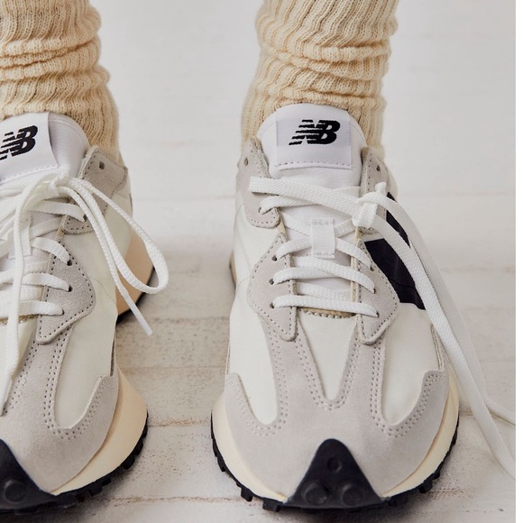 New Balance 327 Sneakers - Picture 3 of 9